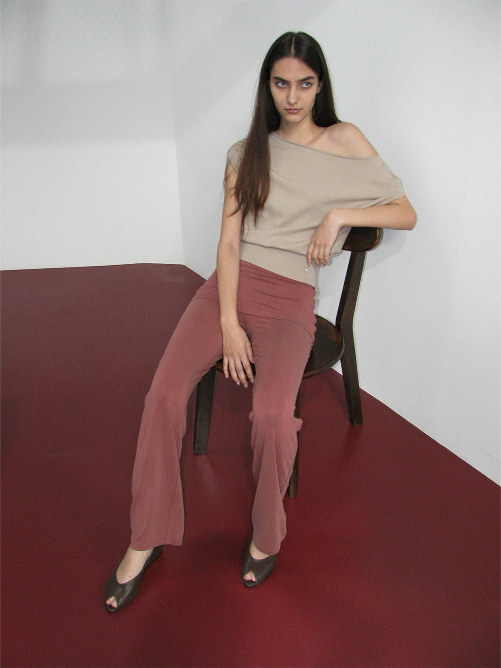Slit Off-Shoulder Knit Top Dusty Beige – PARTIMENTO WOMEN – London UK | YUGU
