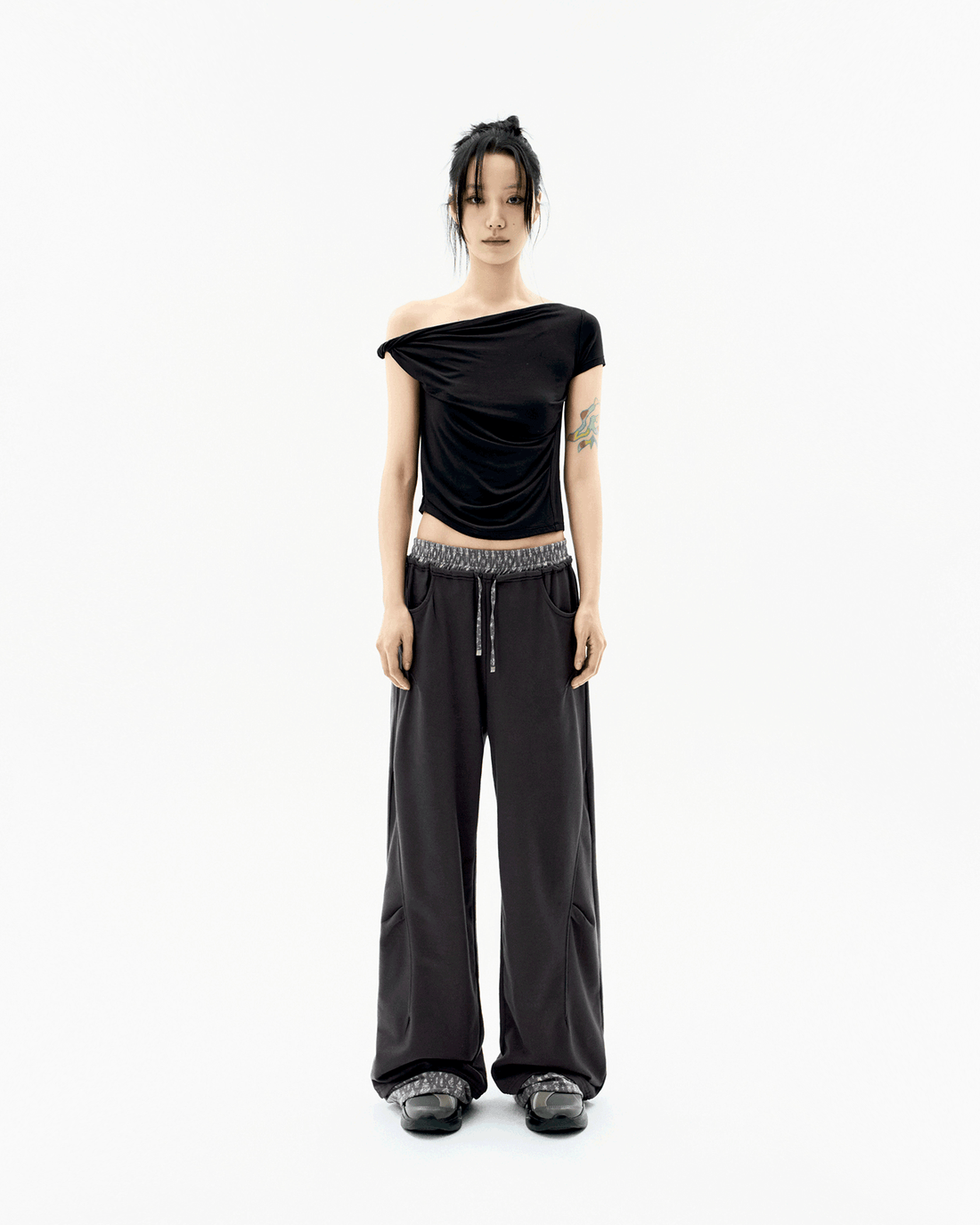 Twisted Tuck Cap Sleeveless Black