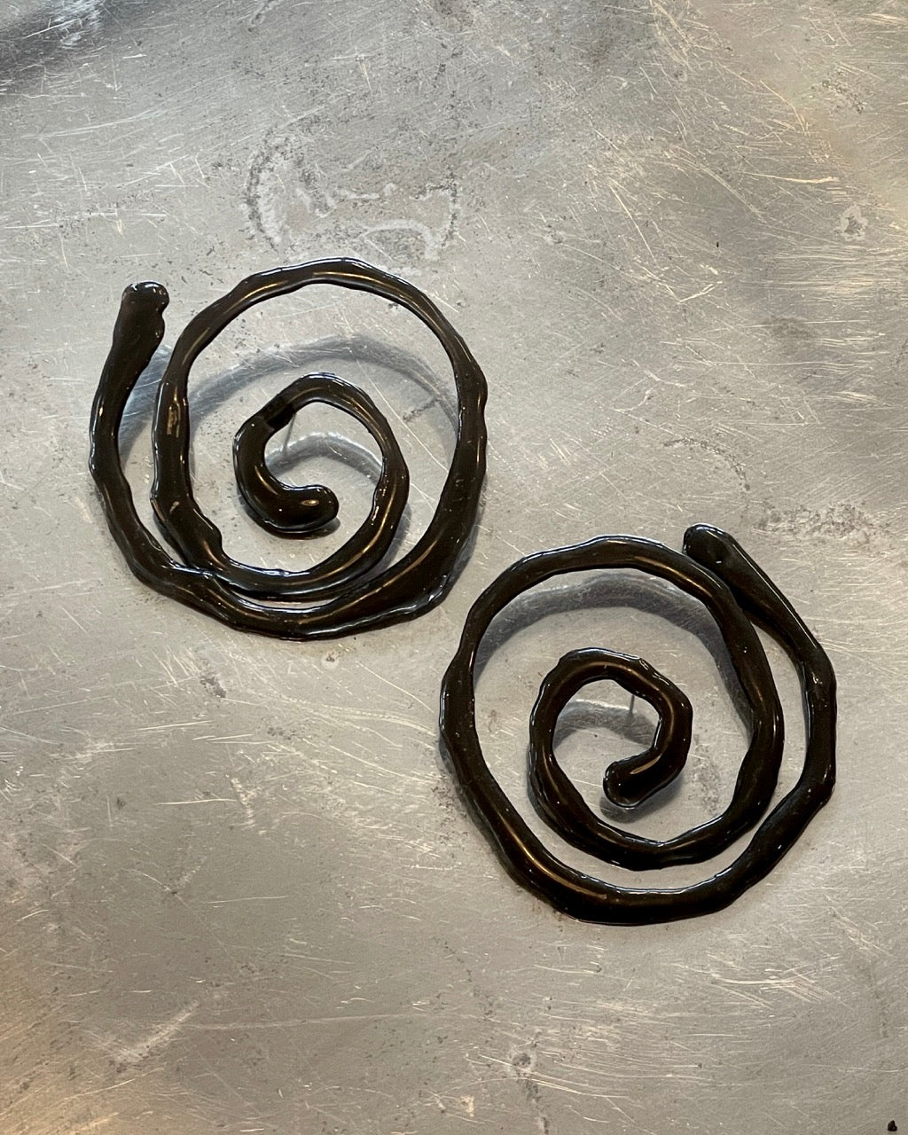 VICAPEDIA Black Spiral Earrings – VICAPEDIA – London UK | YUGU